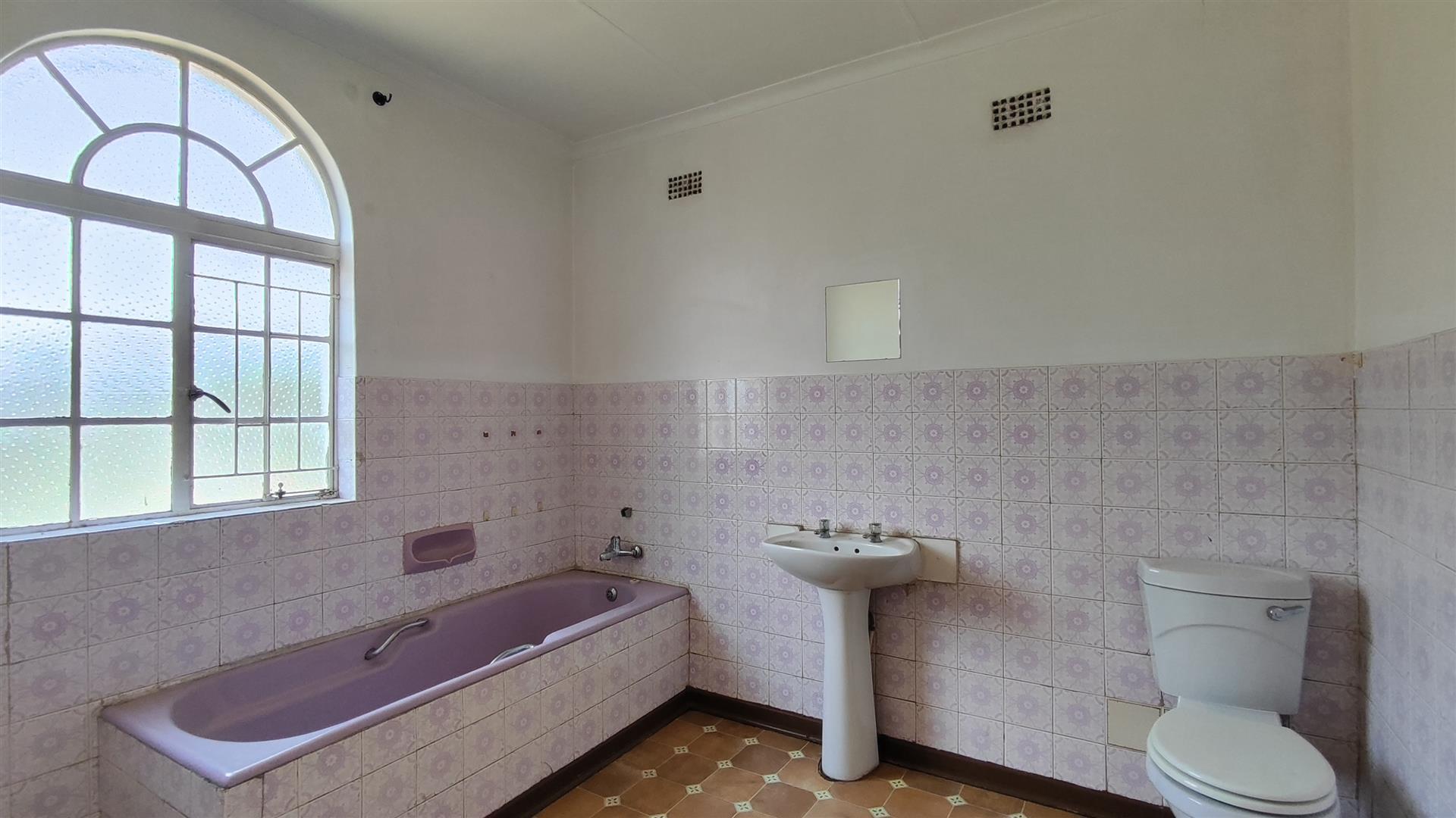 Bathroom 3+ - 9 square meters of property in Hazeldene