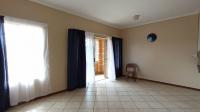 Lounges - 18 square meters of property in Mooikloof Ridge