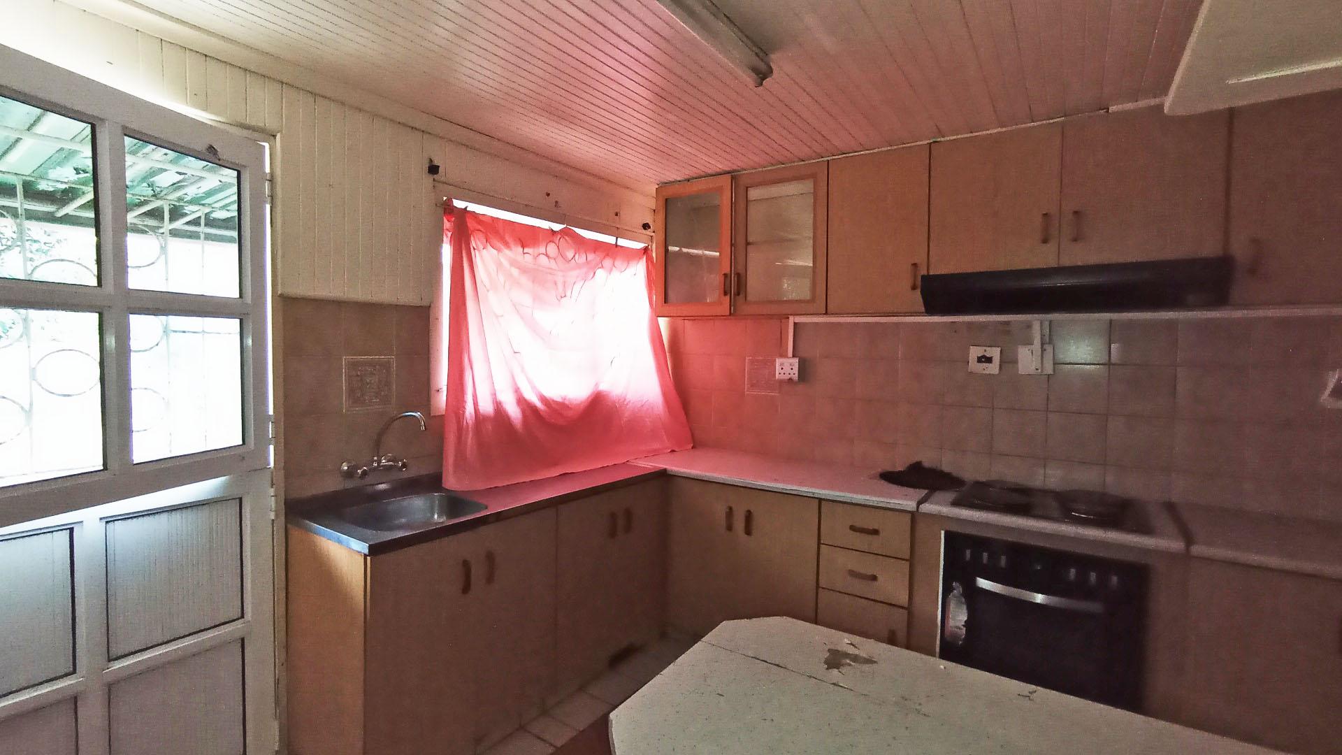 Kitchen - 12 square meters of property in Newlands East