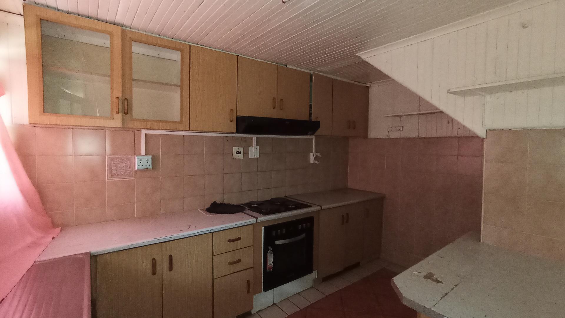 Kitchen - 12 square meters of property in Newlands East