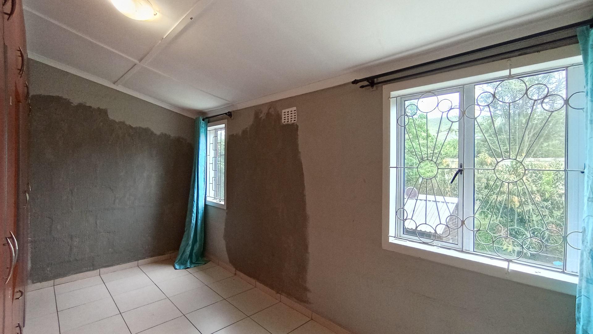 Bed Room 1 - 16 square meters of property in Newlands East