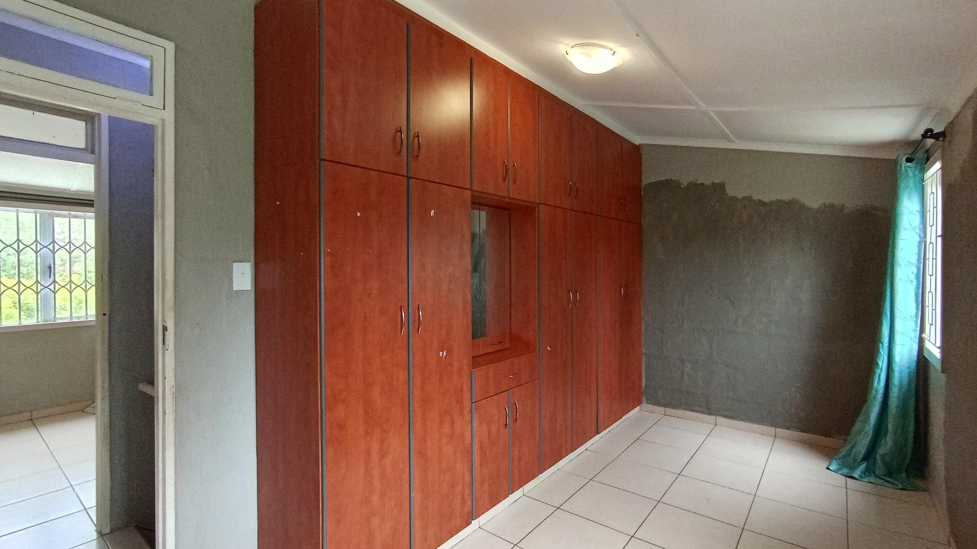 Bed Room 1 - 16 square meters of property in Newlands East