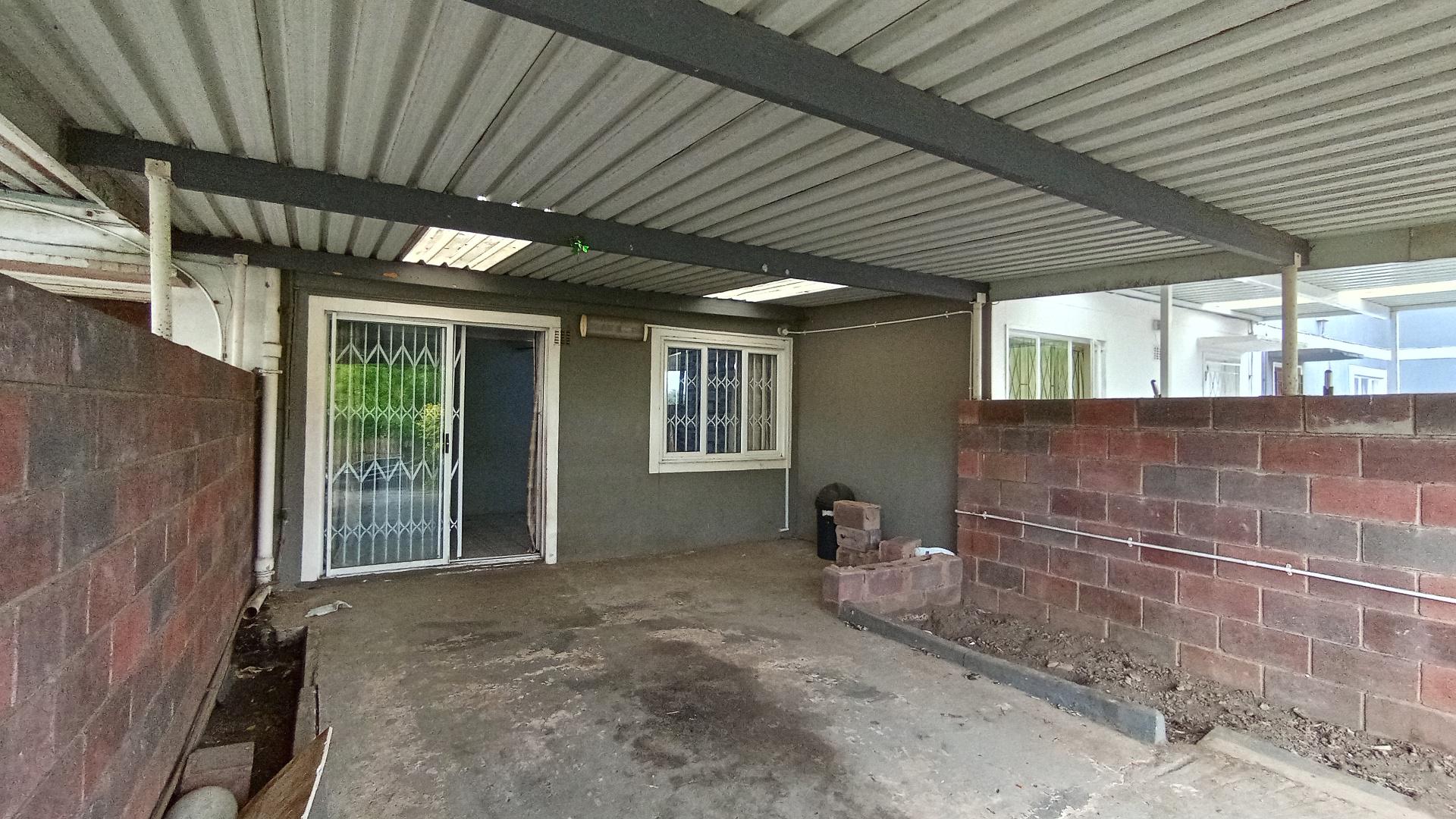 Patio - 20 square meters of property in Newlands East