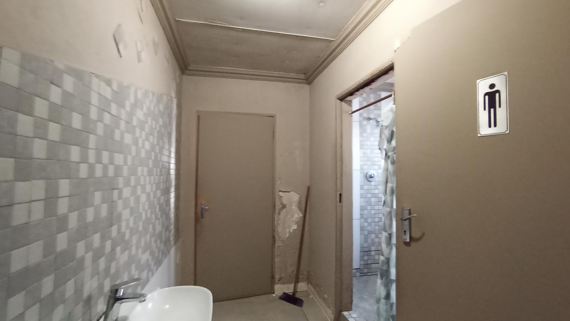 Bathroom 1 - 27 square meters of property in Westdene (JHB)