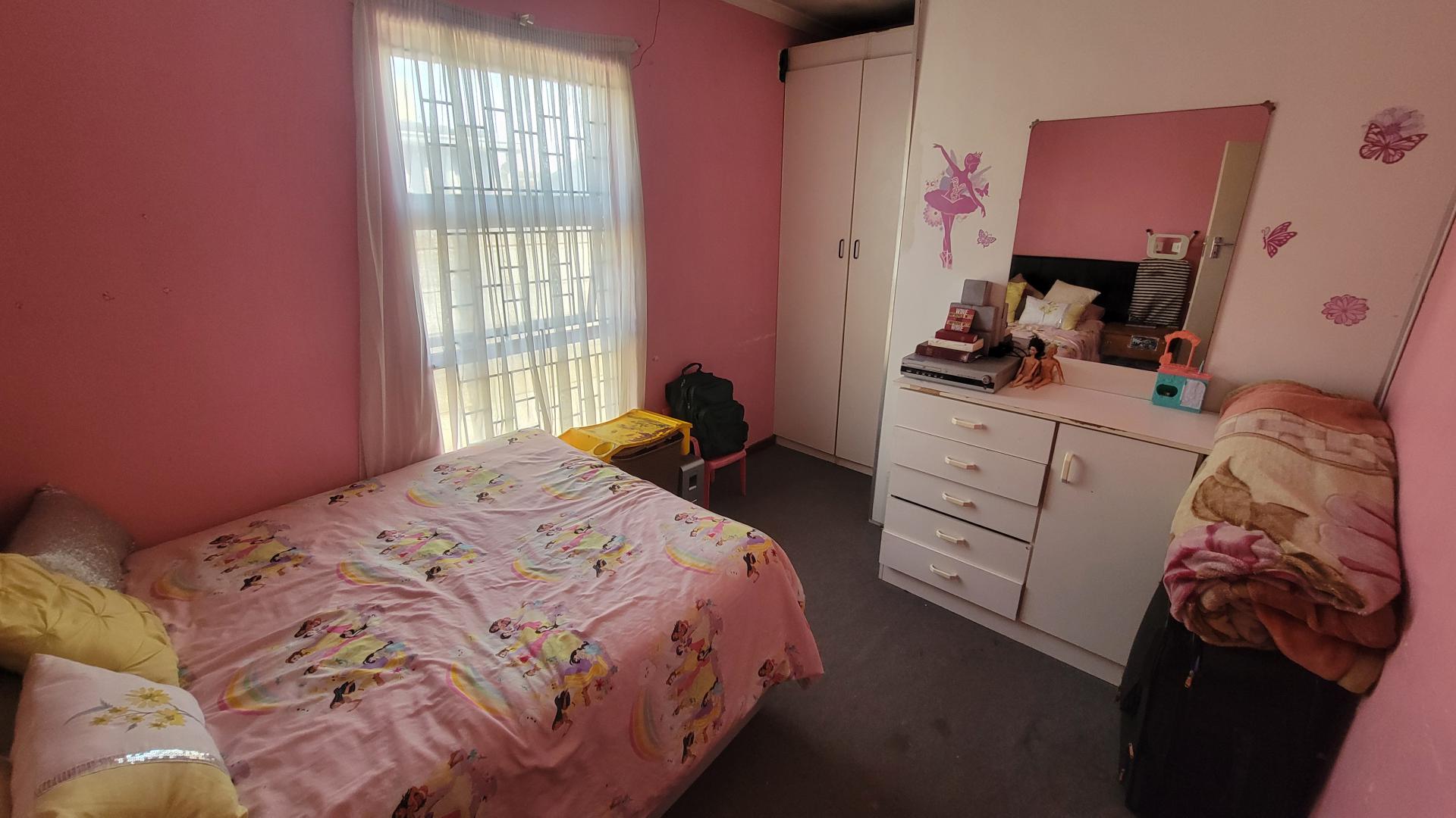 Bed Room 2 of property in Highbury