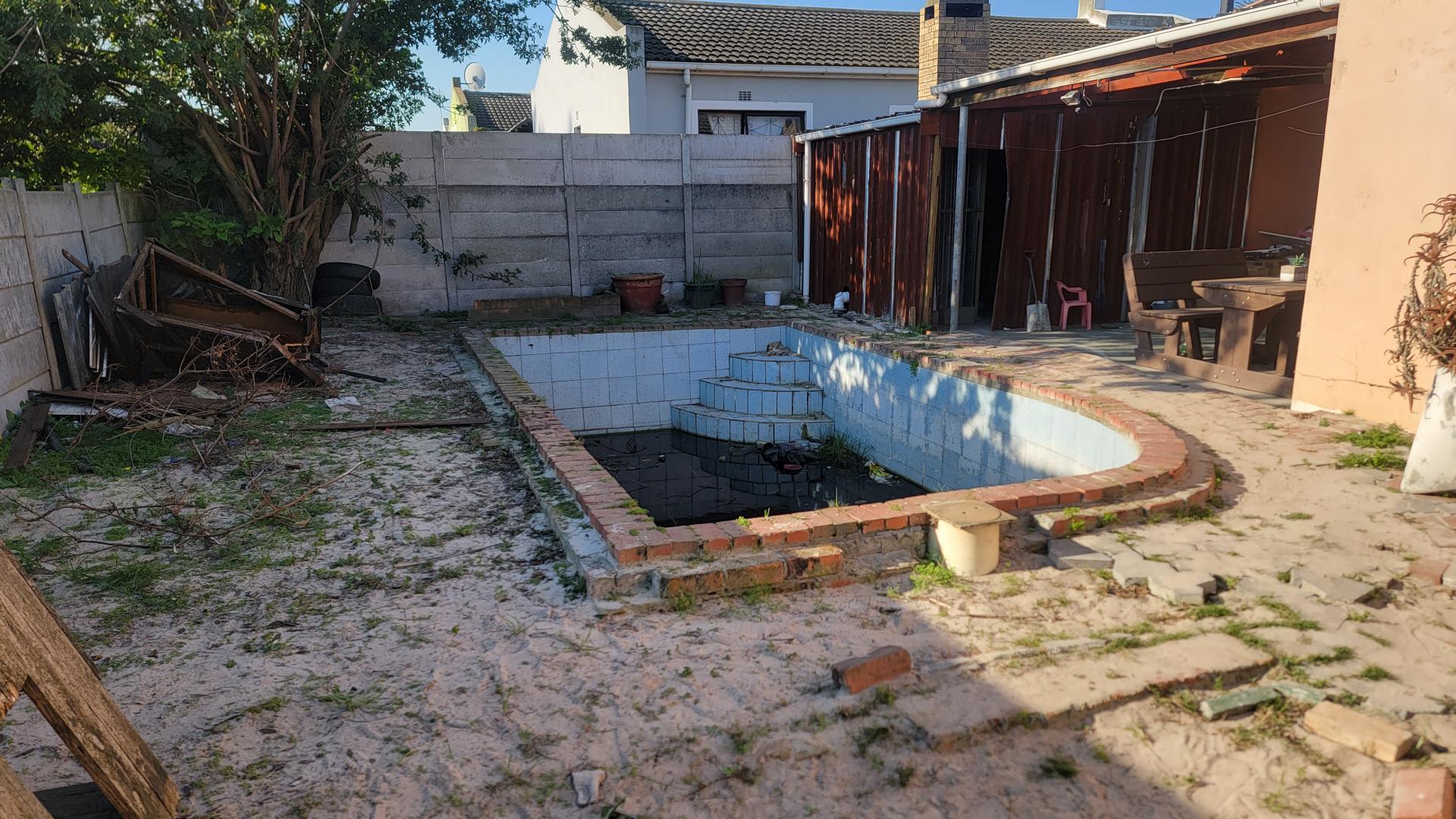 Swimming Pool of property in Highbury