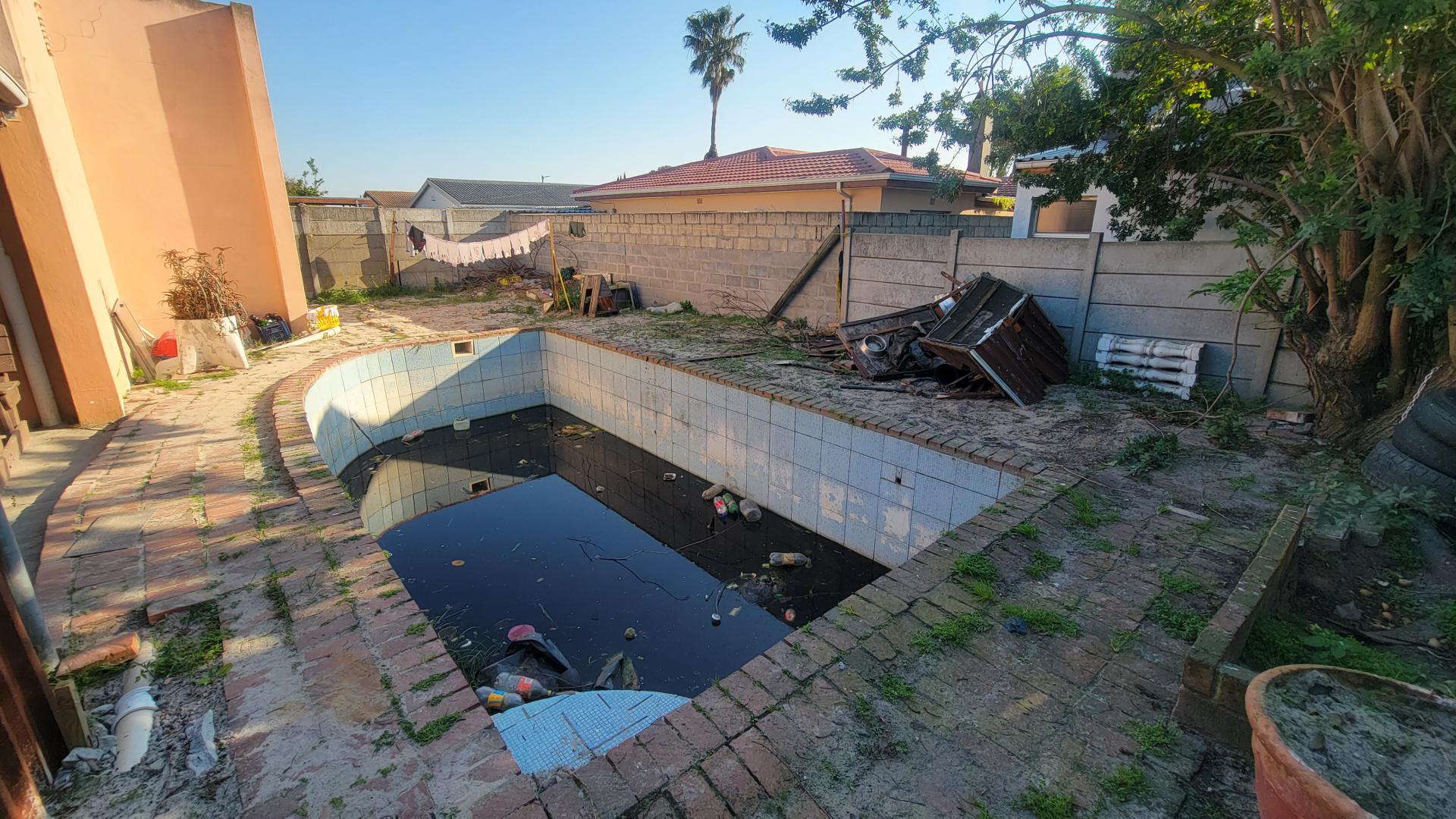 Swimming Pool of property in Highbury