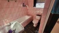 Bathroom 1 of property in Highbury