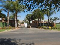 Front View of property in Die Hoewes