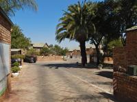 Front View of property in Die Hoewes