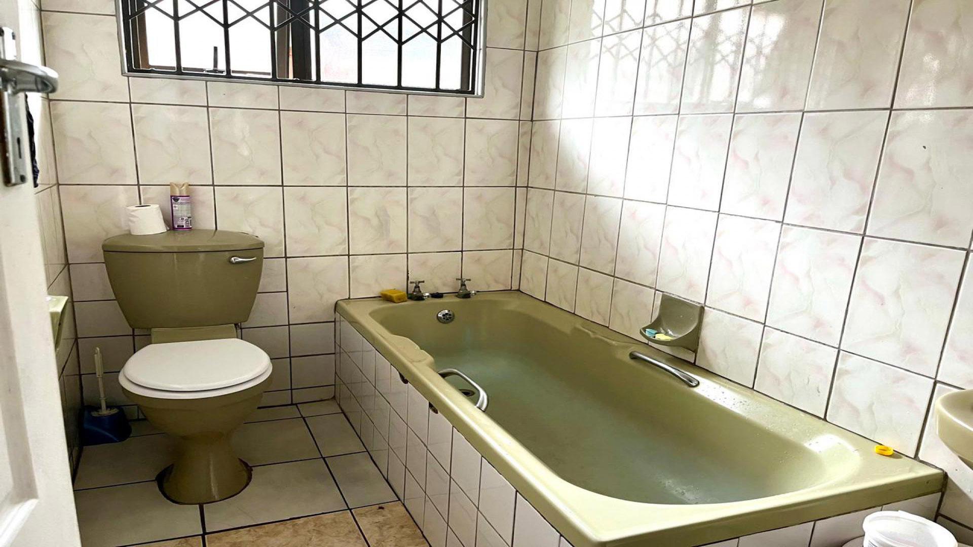 Bathroom 1 of property in Esikhawini