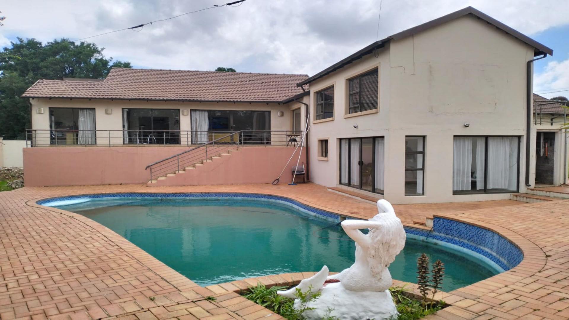 Front View of property in Horison