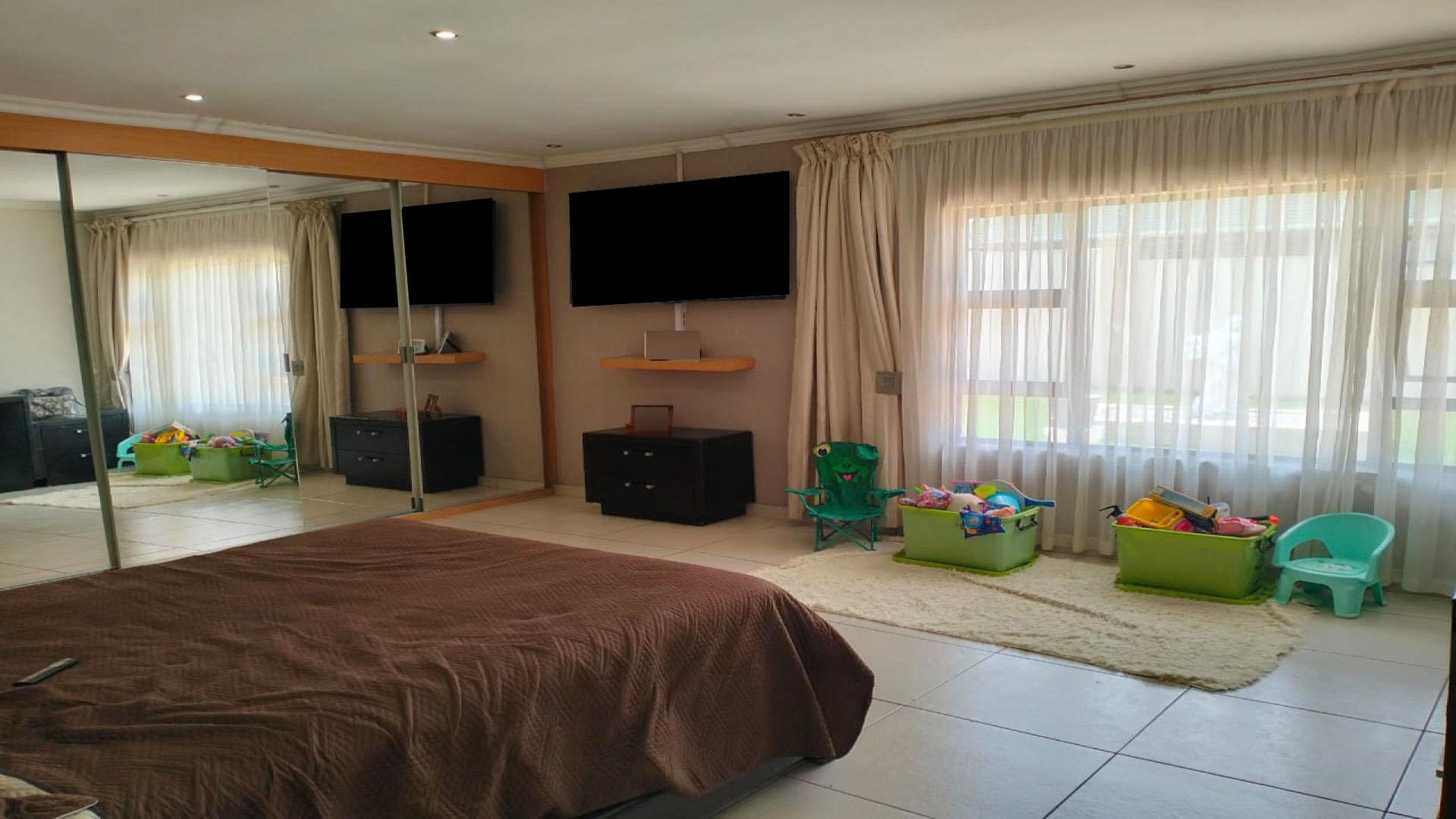 Bed Room 1 of property in Horison