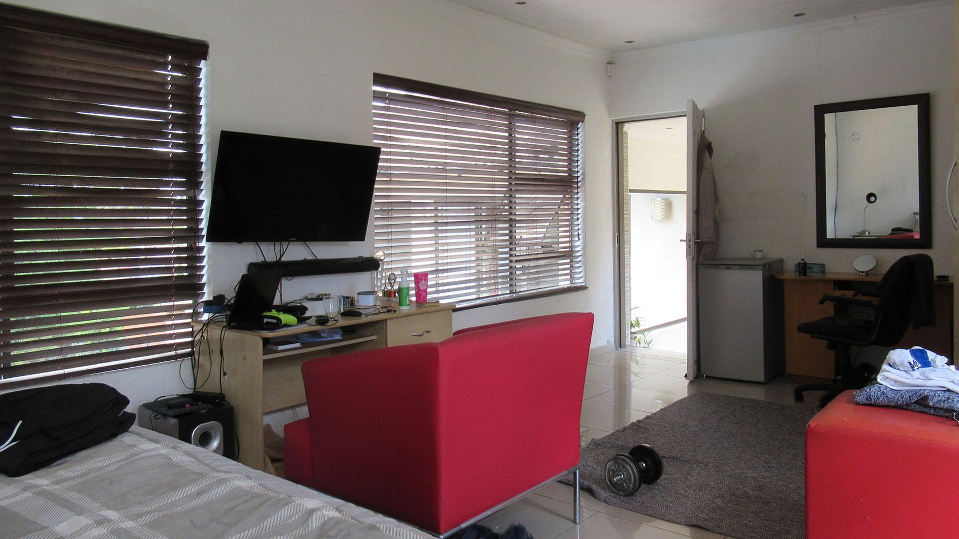 Bed Room 1 - 25 square meters of property in Horison