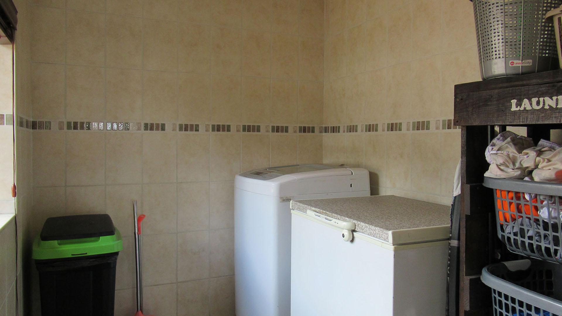 Scullery - 6 square meters of property in Horison