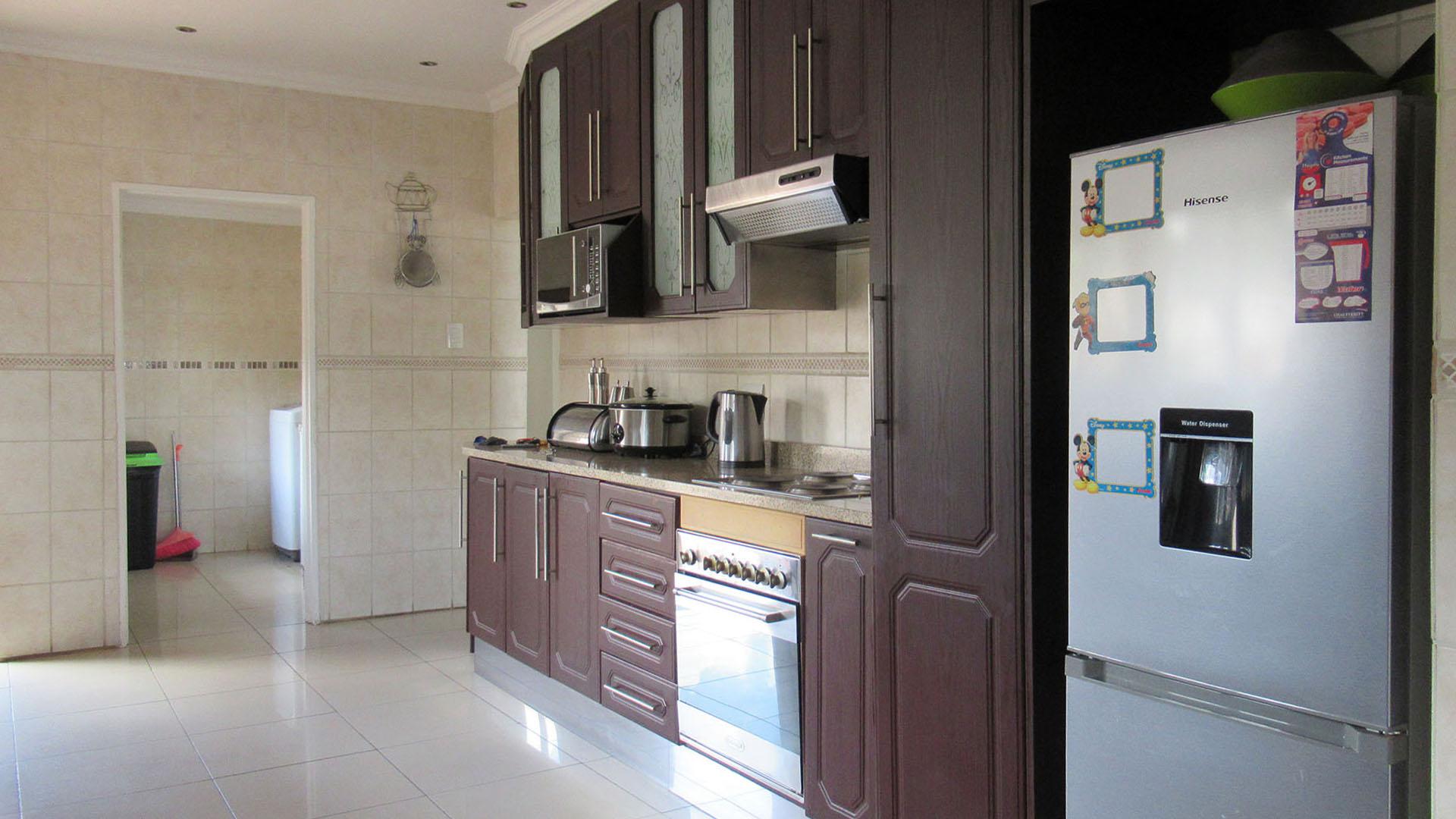 Kitchen - 14 square meters of property in Horison