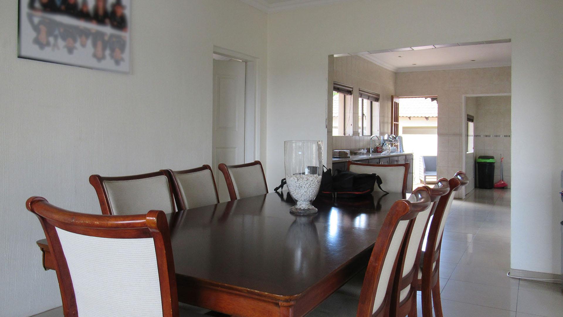 Dining Room - 17 square meters of property in Horison