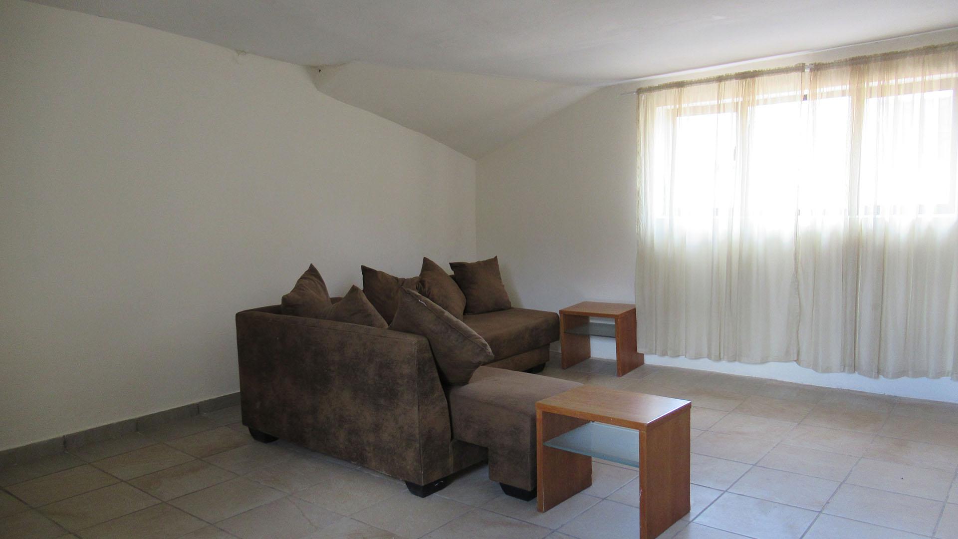 Lounges - 89 square meters of property in Horison