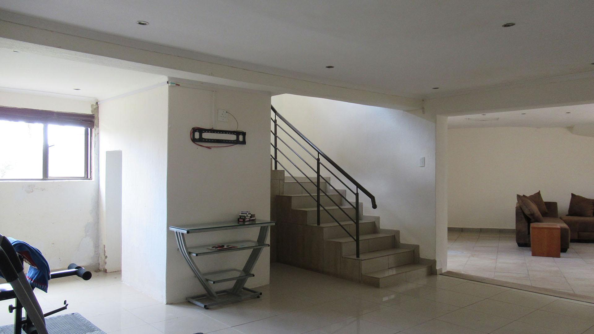 Spaces - 66 square meters of property in Horison