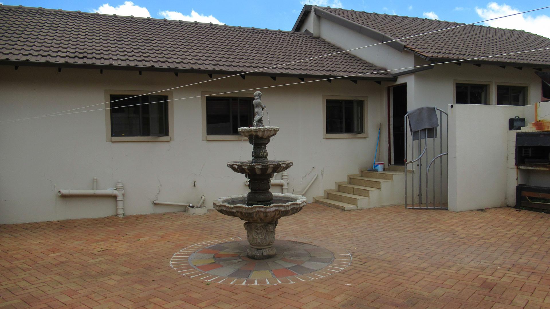 Front View of property in Horison