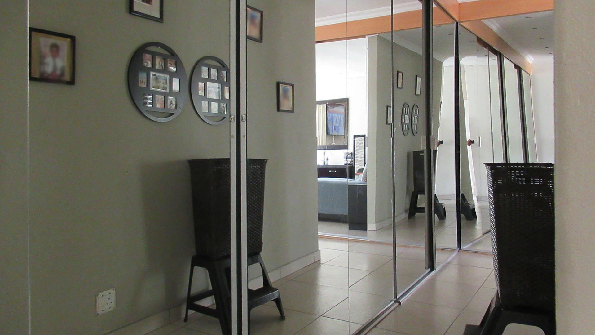 Main Bedroom - 48 square meters of property in Horison