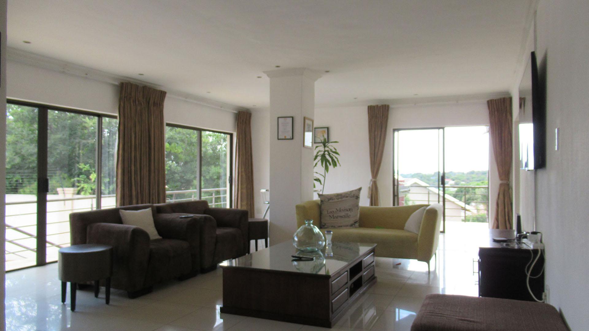 Lounges - 89 square meters of property in Horison