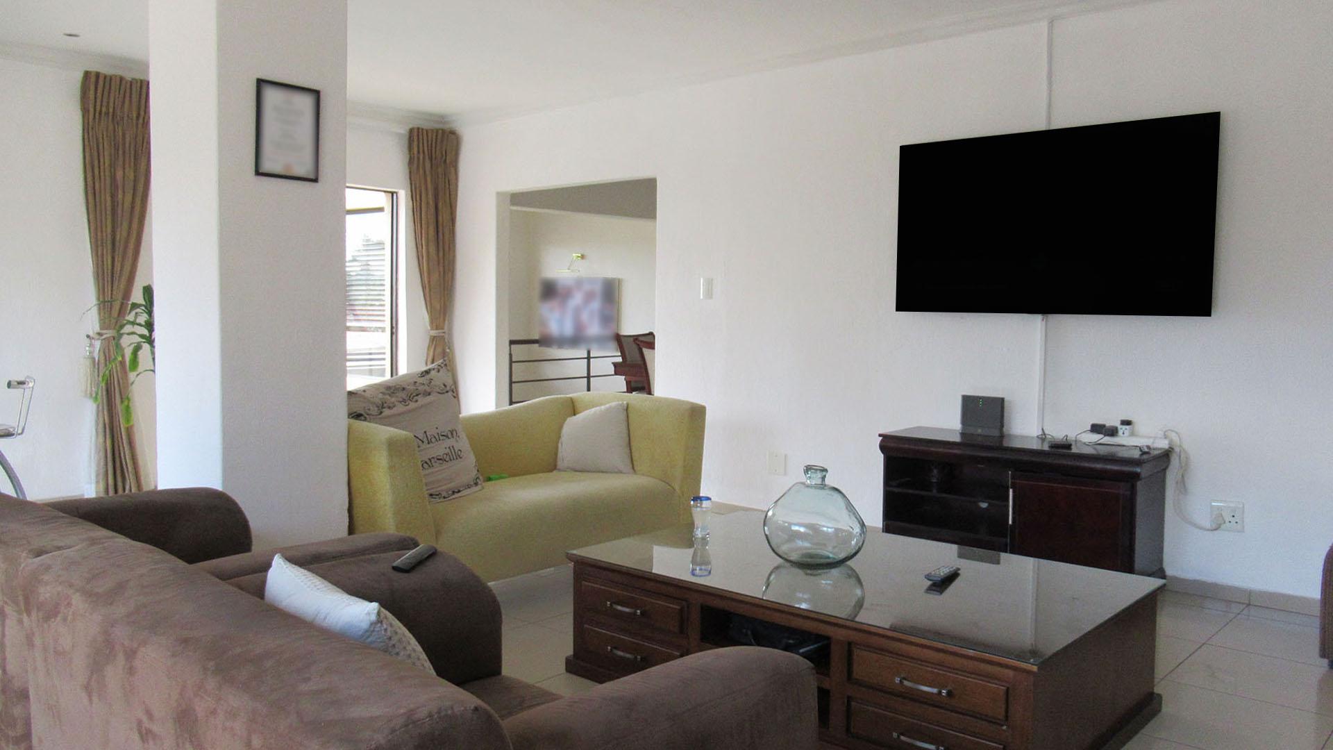 Lounges - 89 square meters of property in Horison