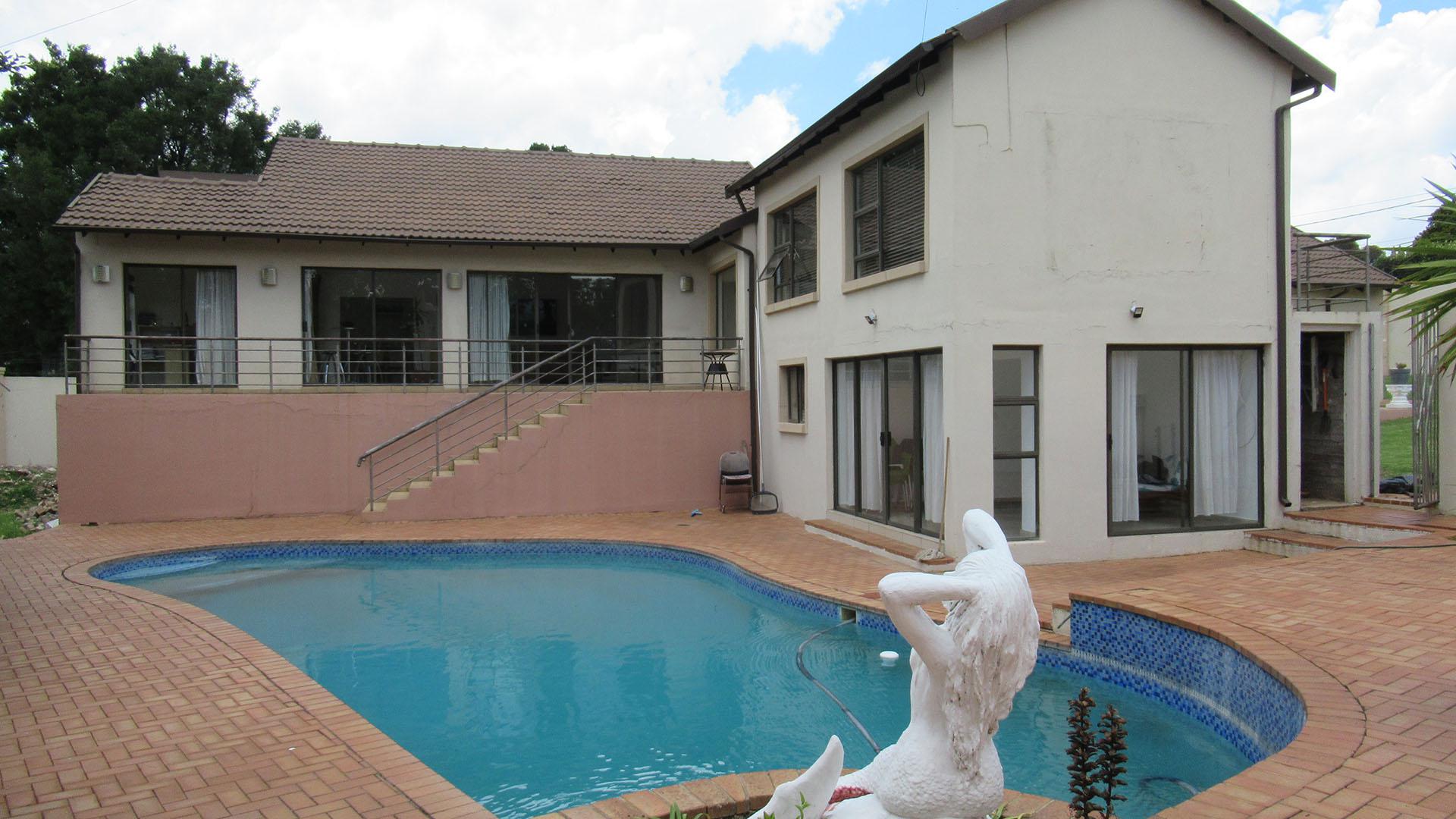 Backyard of property in Horison