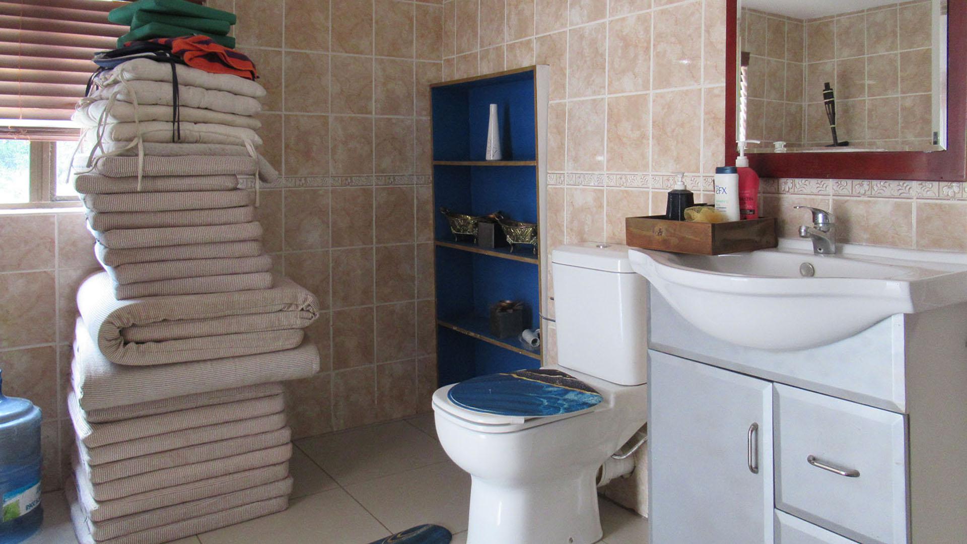 Bathroom 3+ - 11 square meters of property in Horison