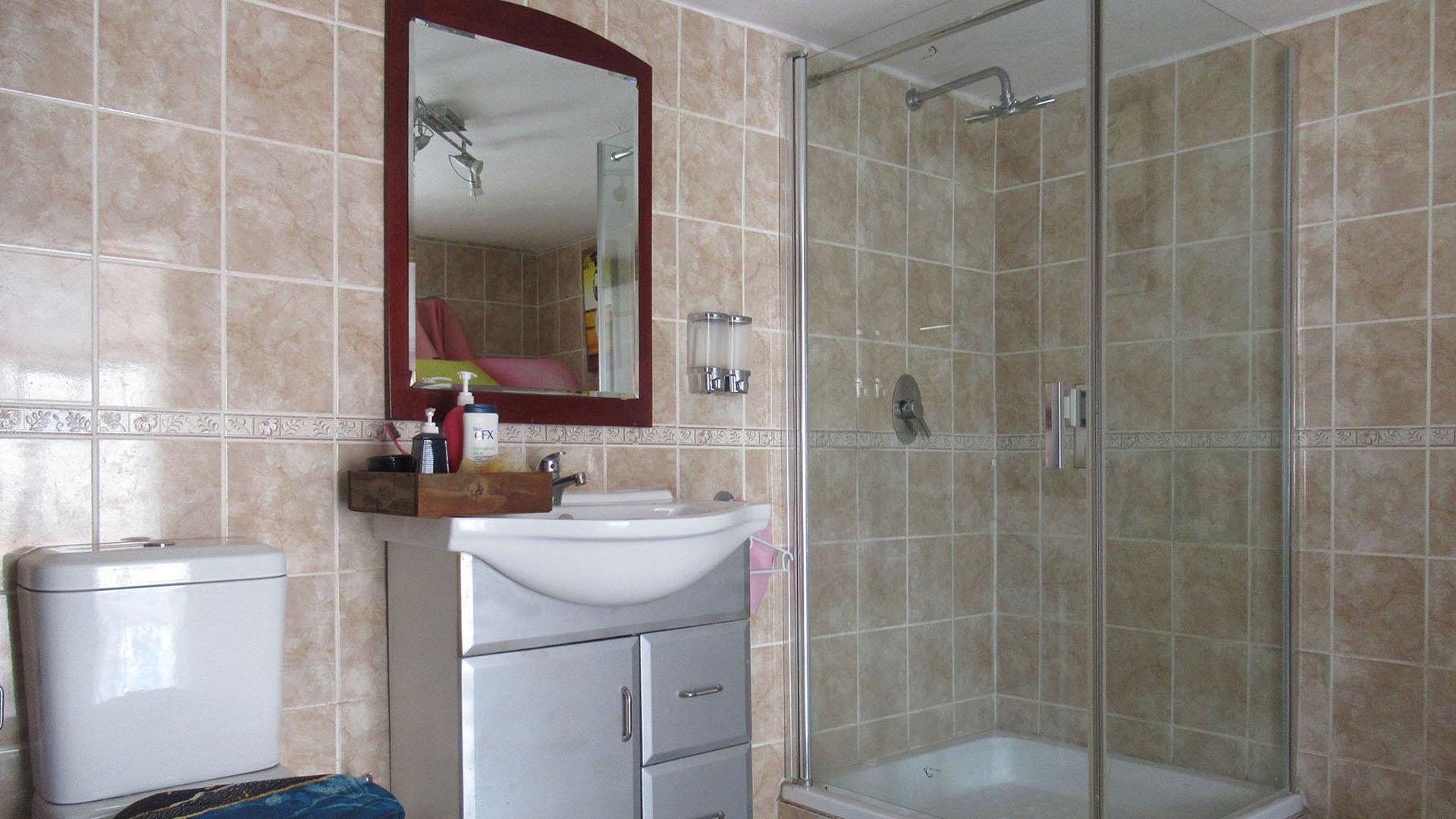 Bathroom 3+ - 11 square meters of property in Horison
