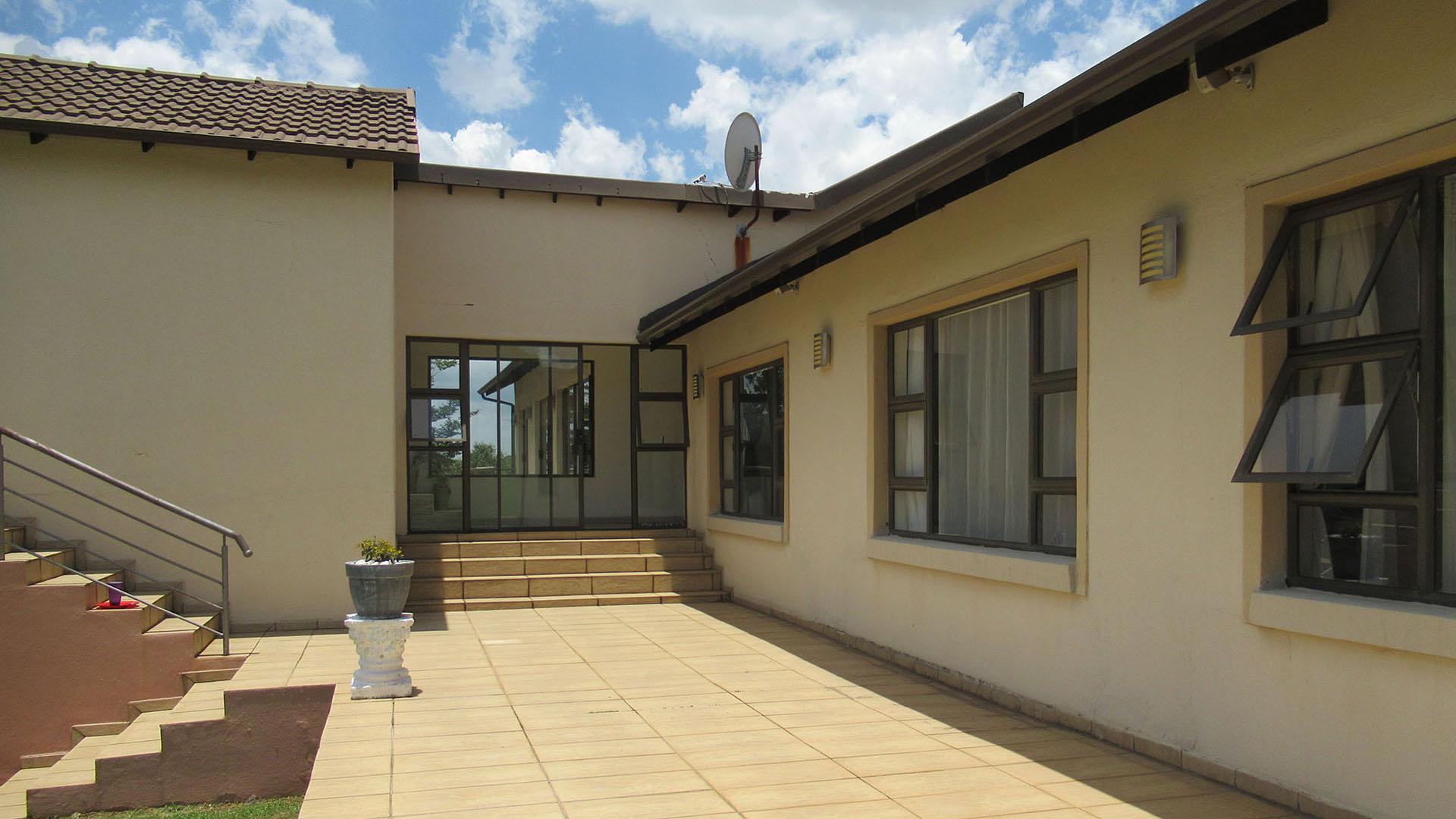 Front View of property in Horison