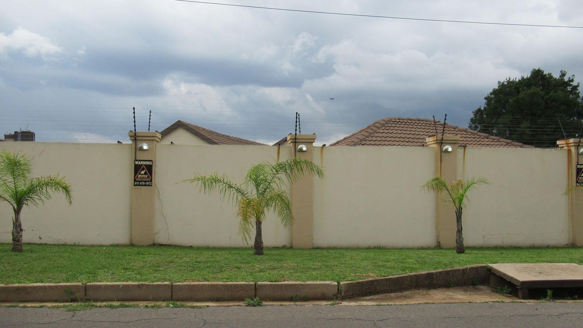 Front View of property in Horison