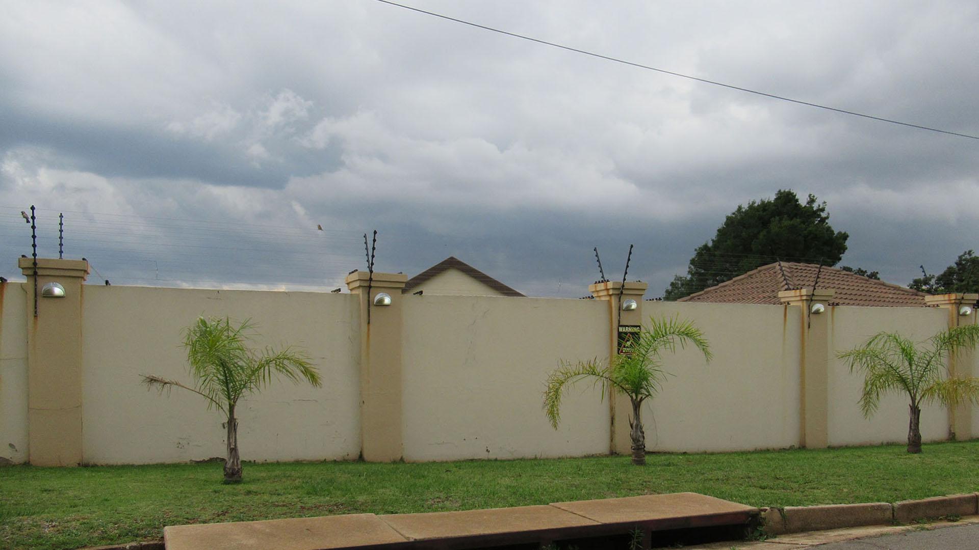 Front View of property in Horison