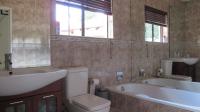 Bathroom 1 - 6 square meters of property in Horison