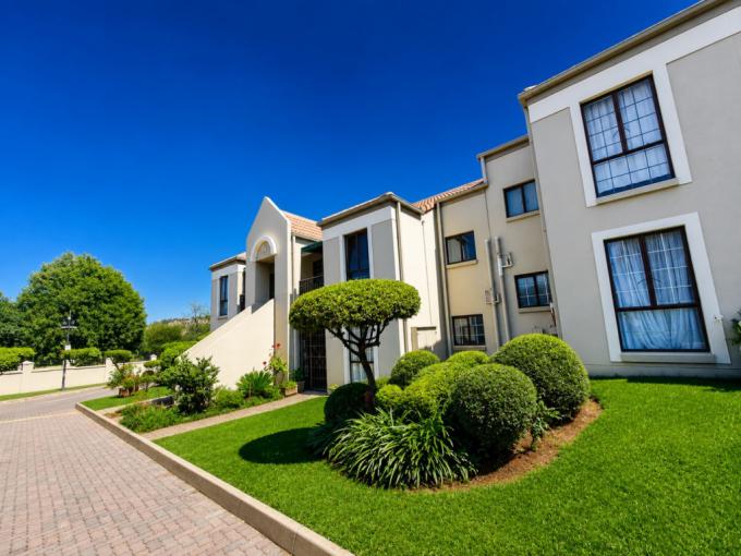 2 Bedroom Simplex for Sale For Sale in Oakdene - MR616617