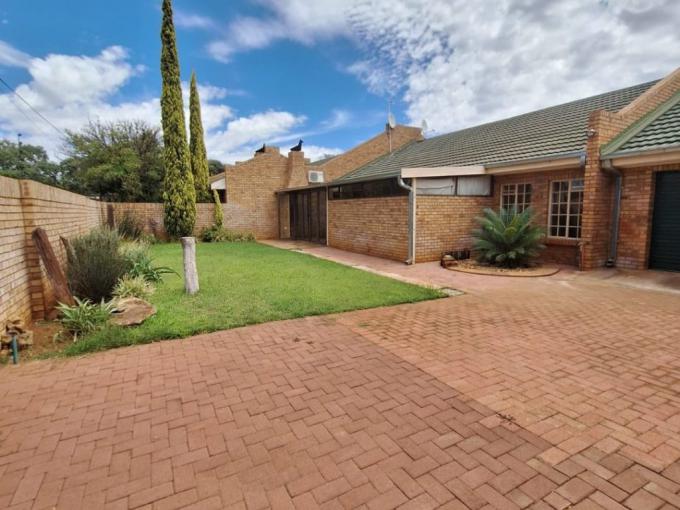 3 Bedroom House for Sale For Sale in Kuruman - MR616676