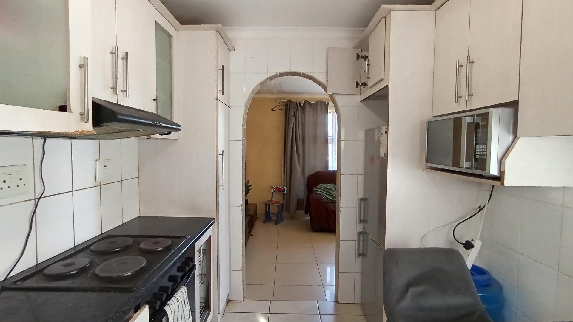 Kitchen - 8 square meters of property in Earlsfield