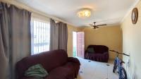 Lounges - 21 square meters of property in Earlsfield