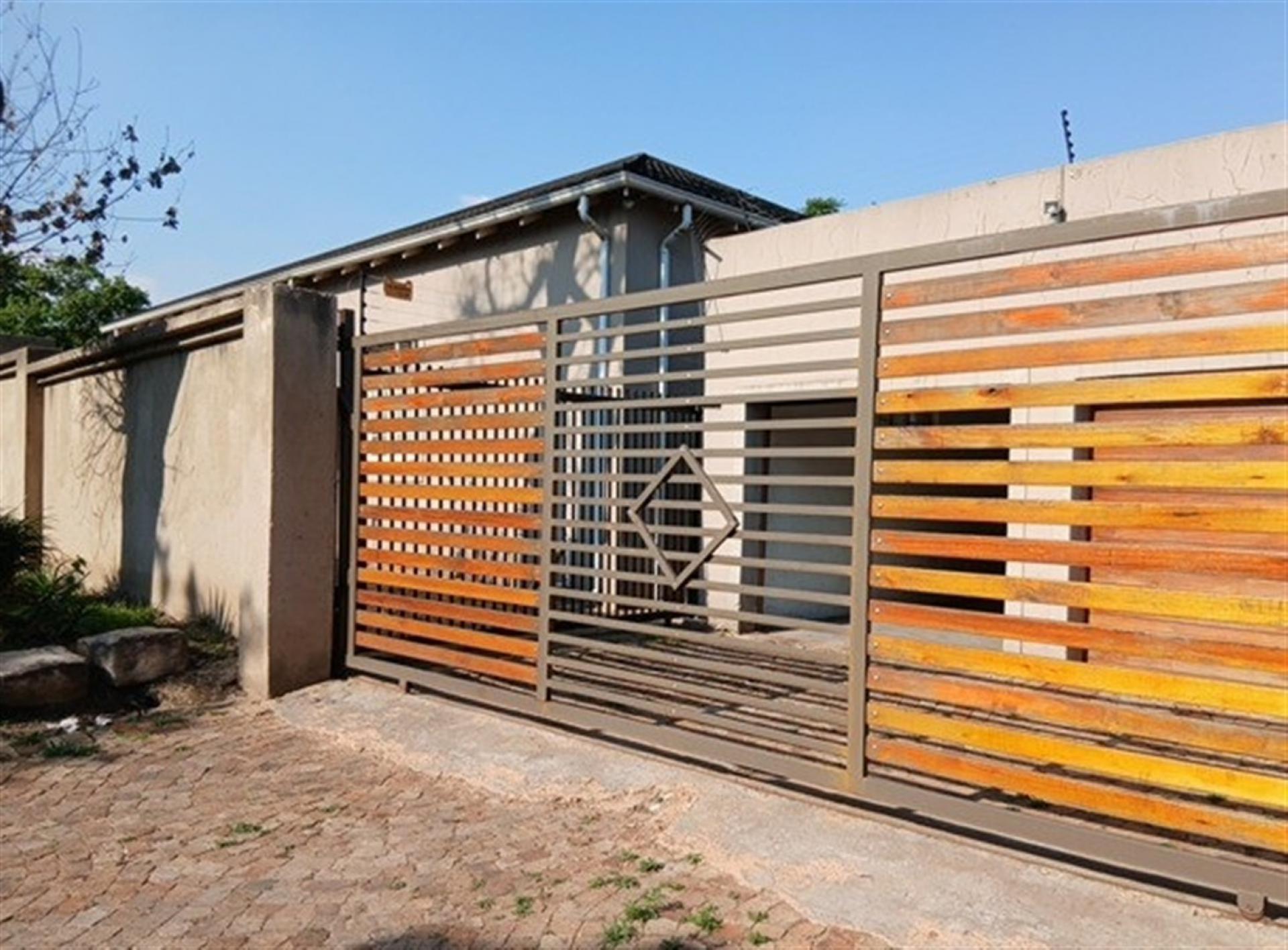 Front View of property in Plantation