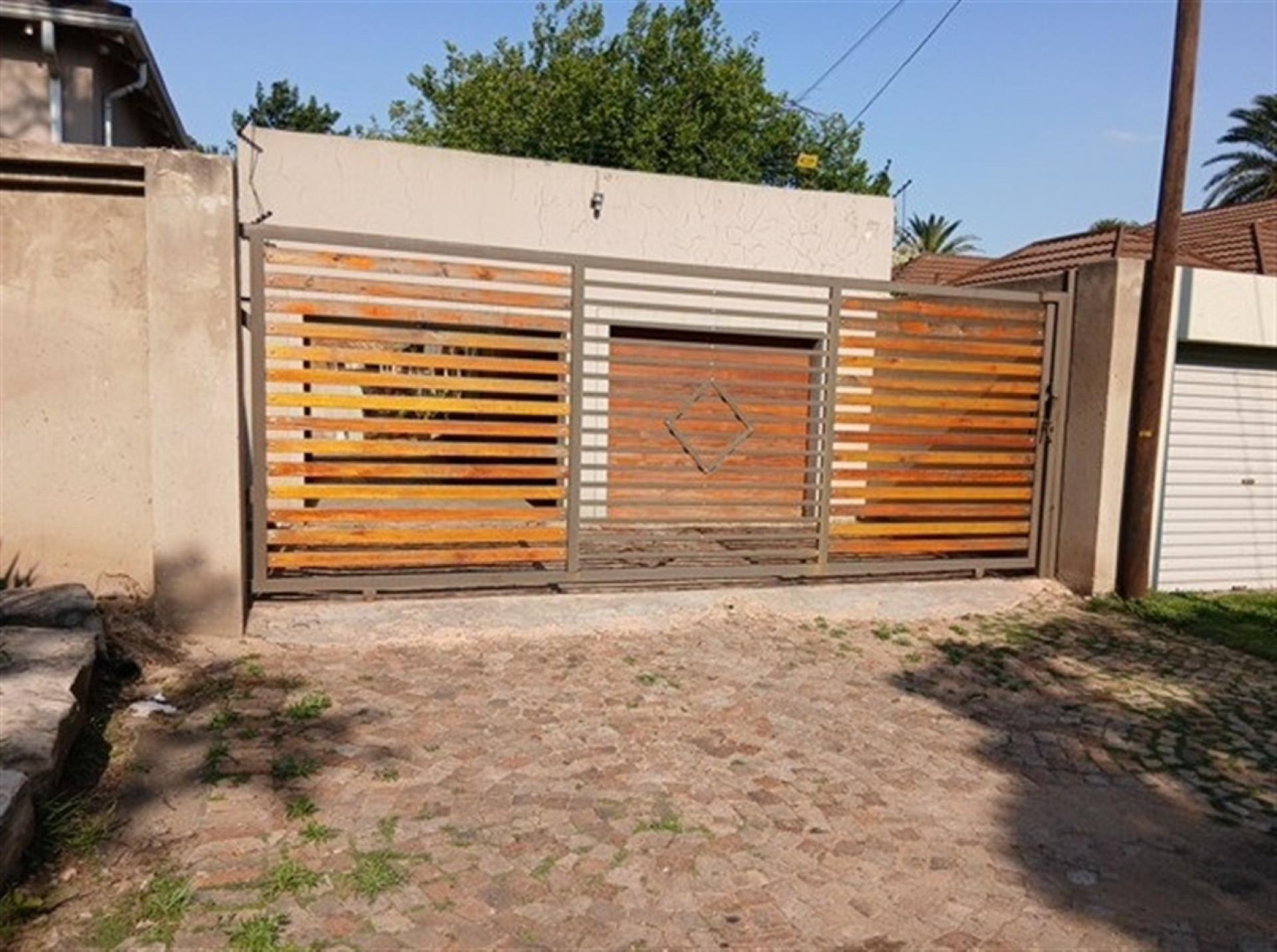 Front View of property in Plantation