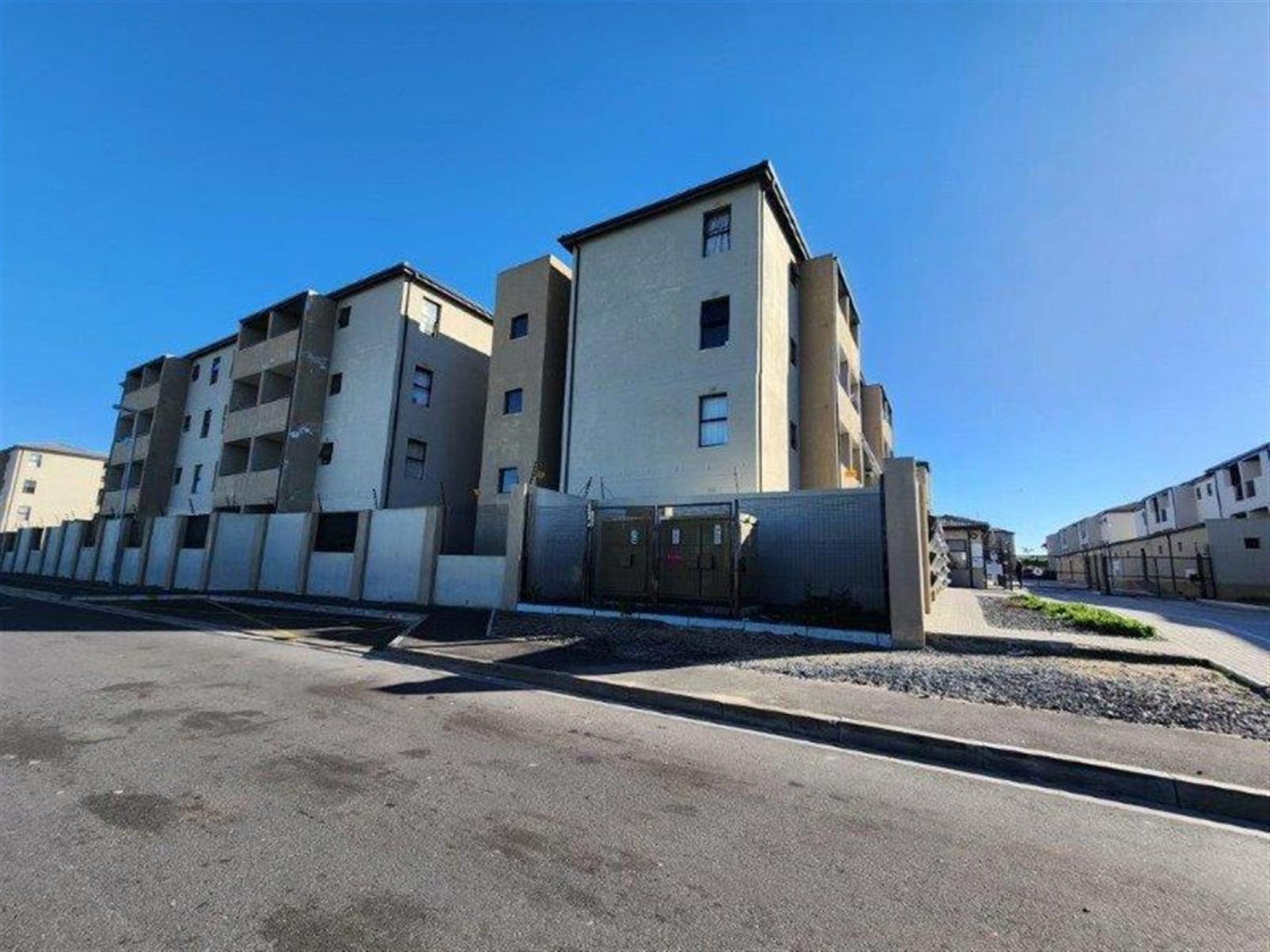 Front View of property in Parklands