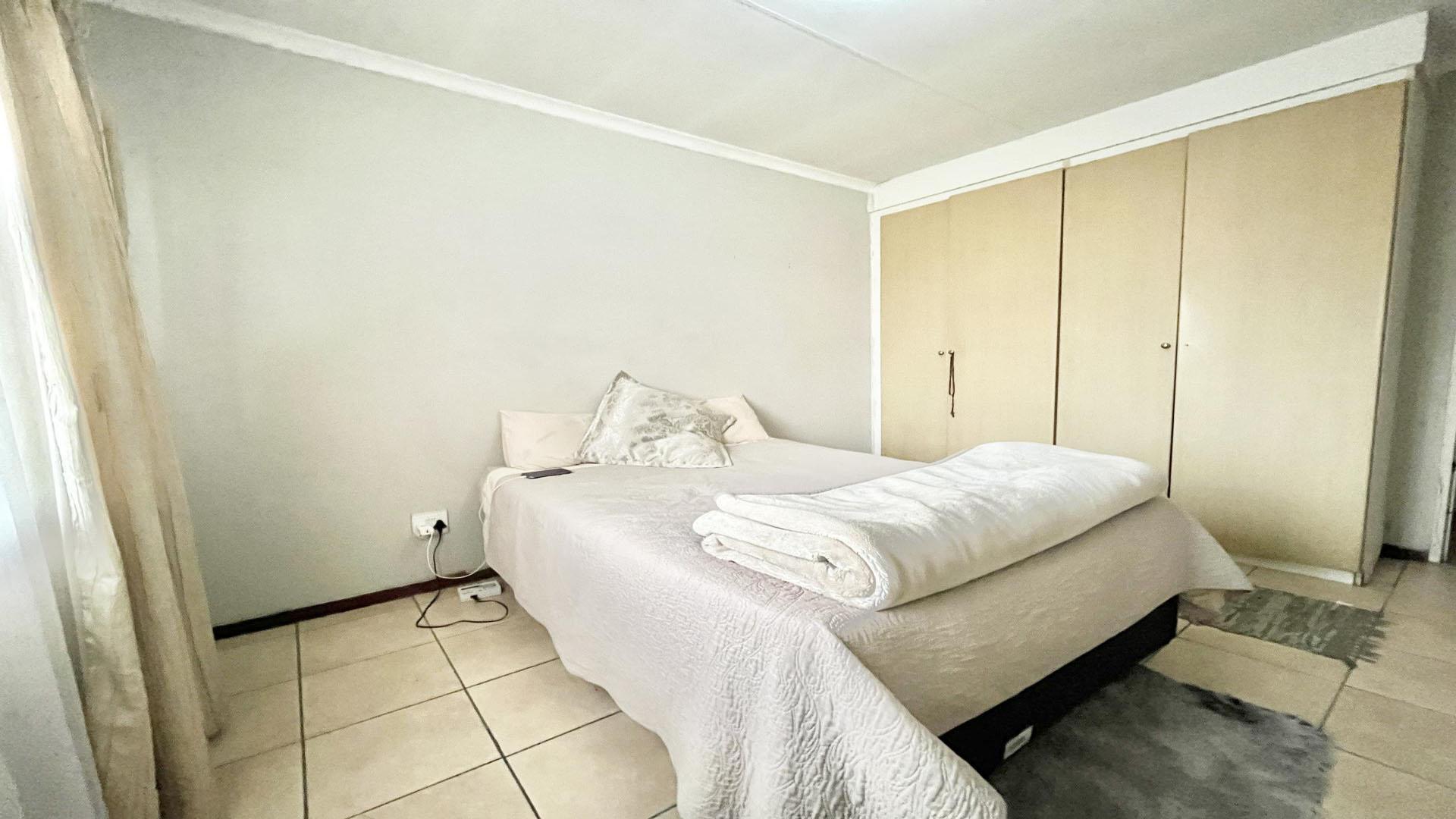 Bed Room 1 of property in Annlin