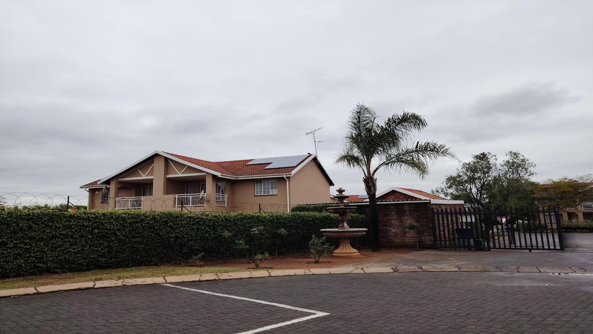 Formal Lounge of property in Elarduspark