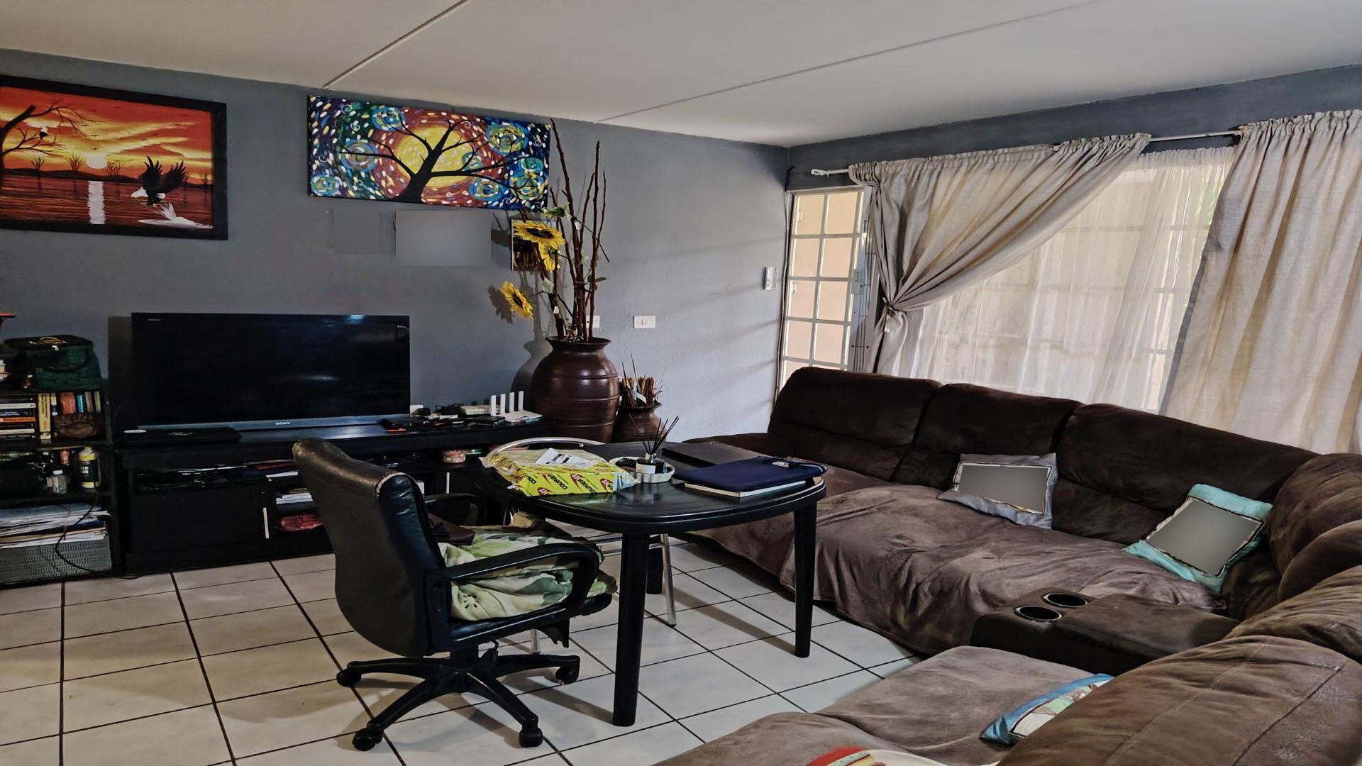 Lounges of property in Elarduspark