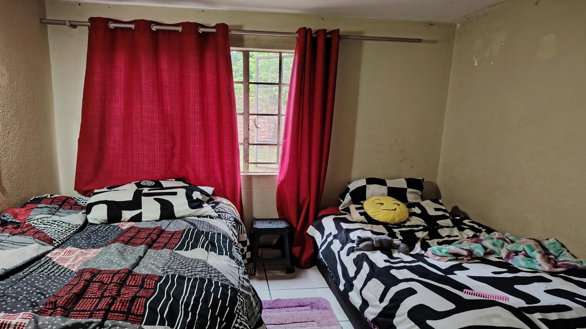 Bed Room 1 of property in Elarduspark