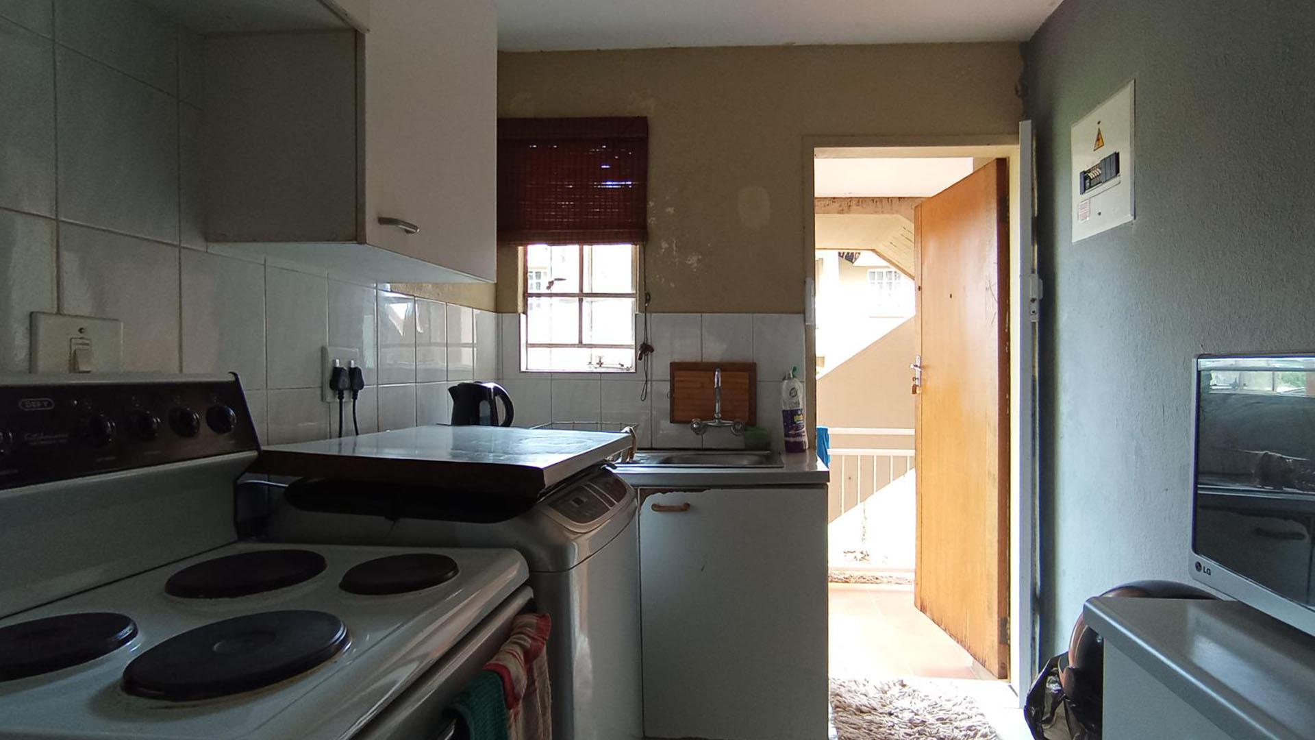 Kitchen - 11 square meters of property in Elarduspark