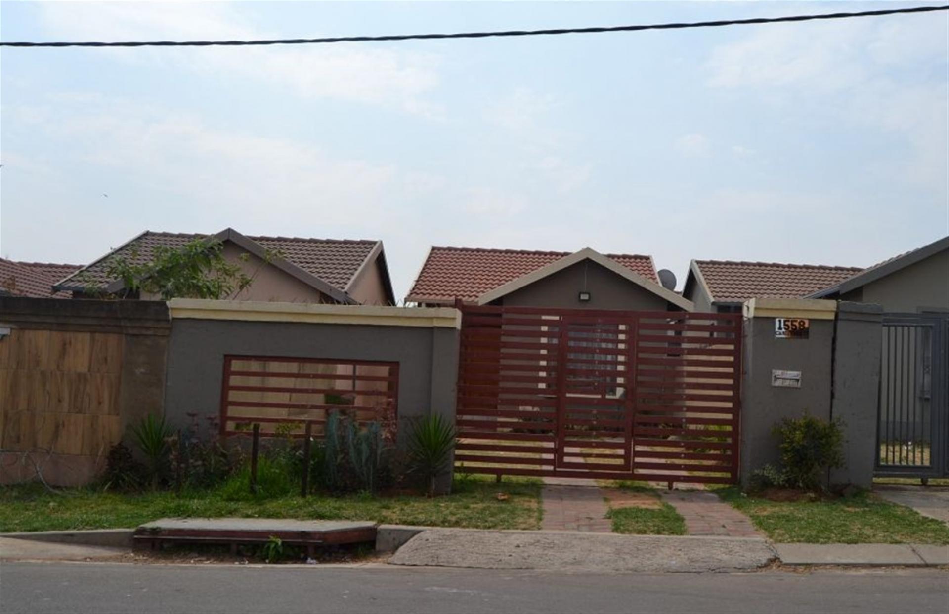 Front View of property in Fleurhof