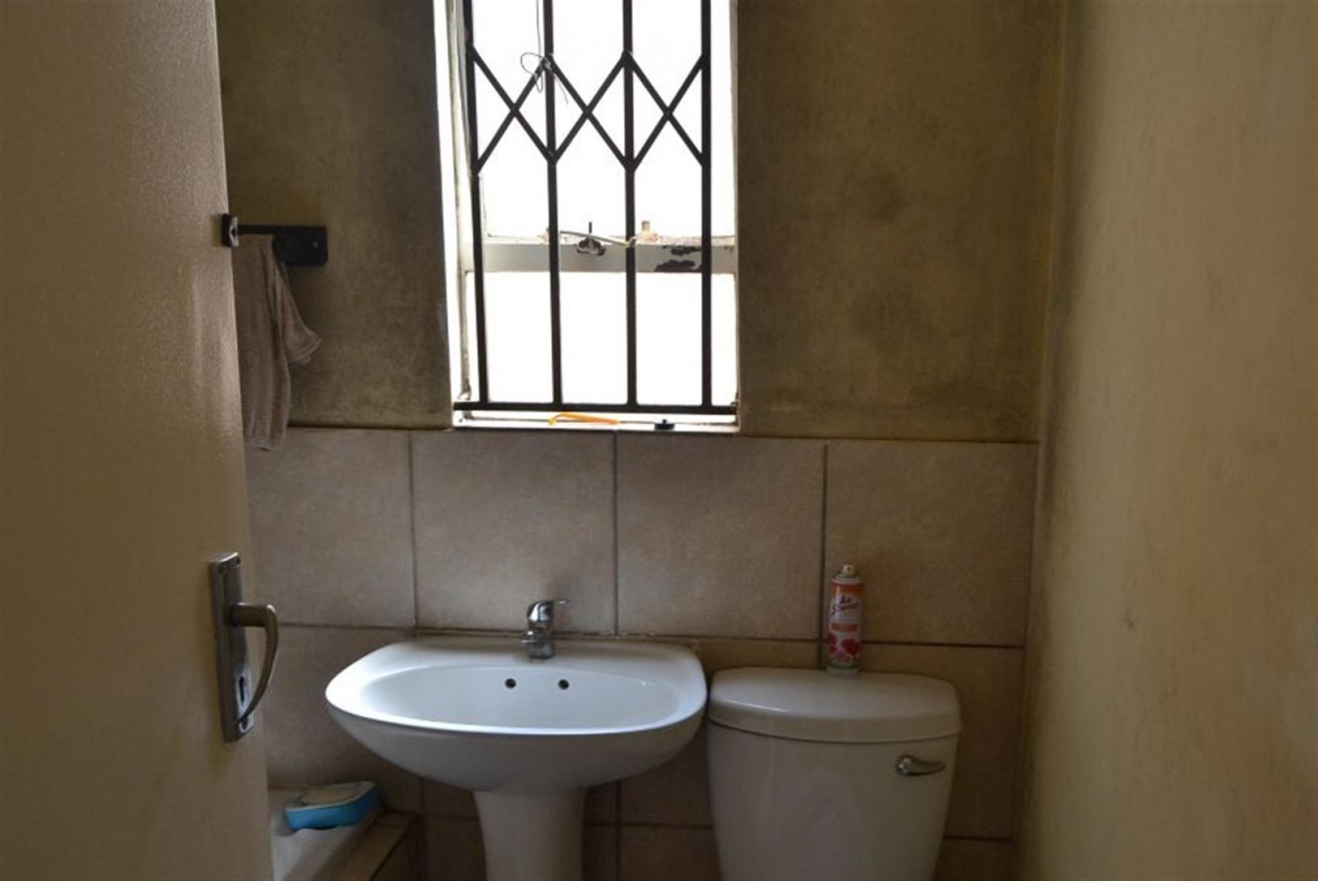Bathroom 1 of property in Fleurhof