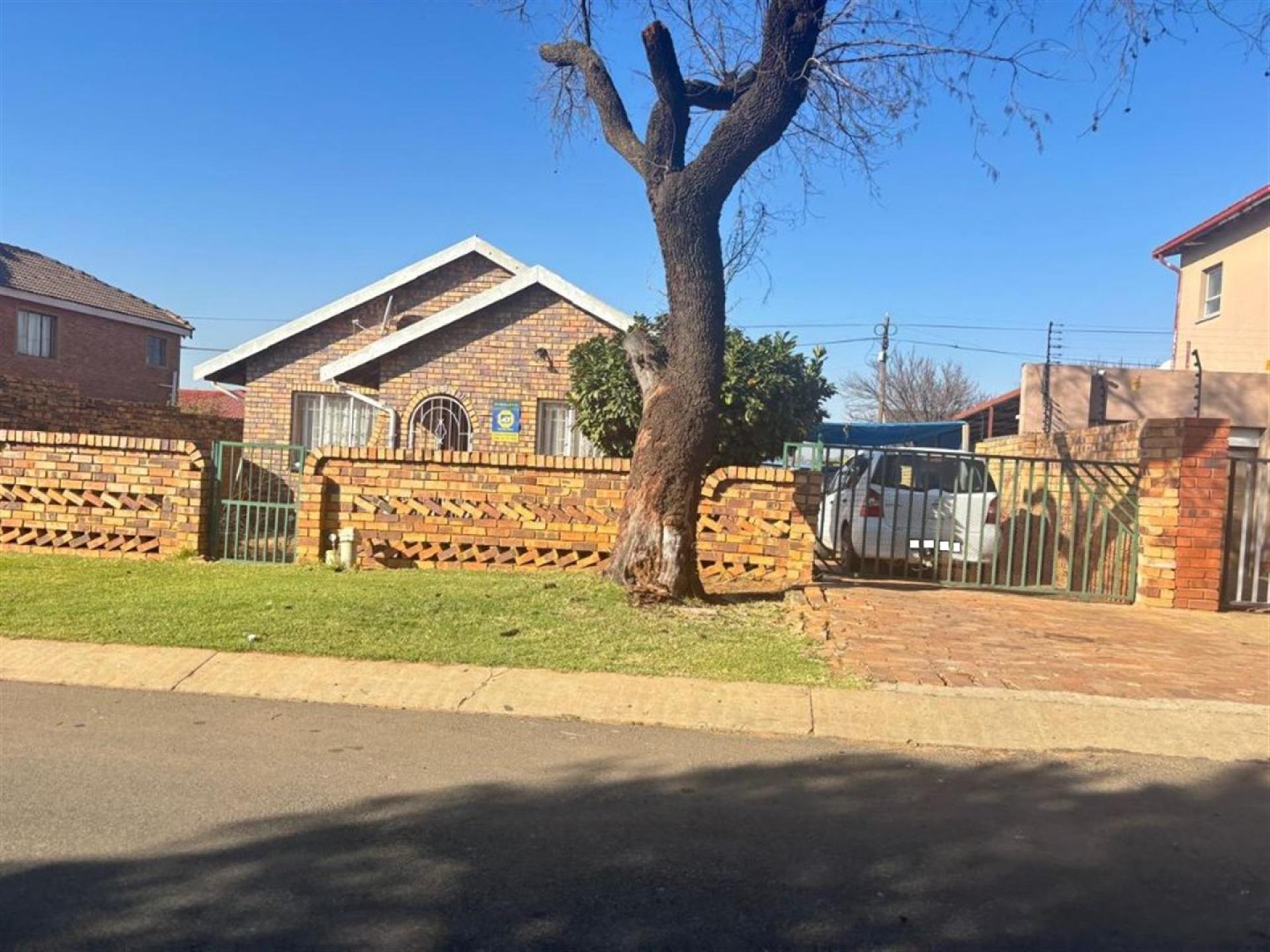 Front View of property in Lenasia South