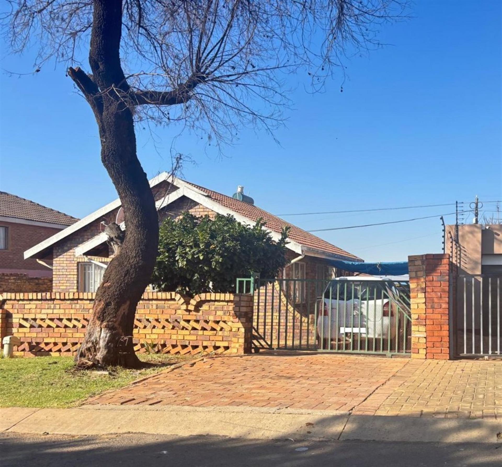 Front View of property in Lenasia South